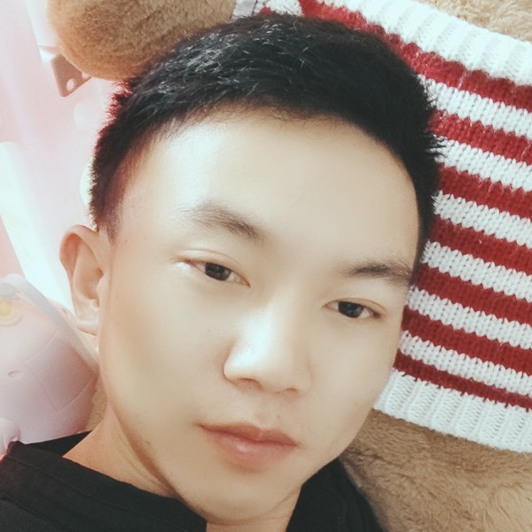 受伤請大树的照片