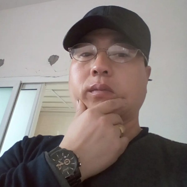 一个人爱恋胡萝卜的照片