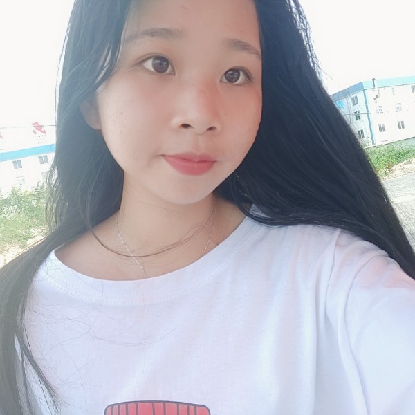 俏皮拿小丸子的照片