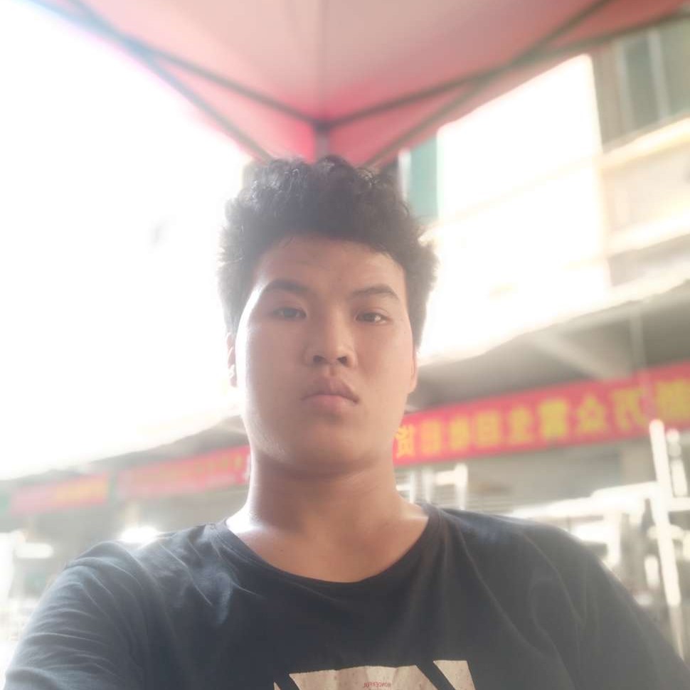 寂灭深拥草莓的照片
