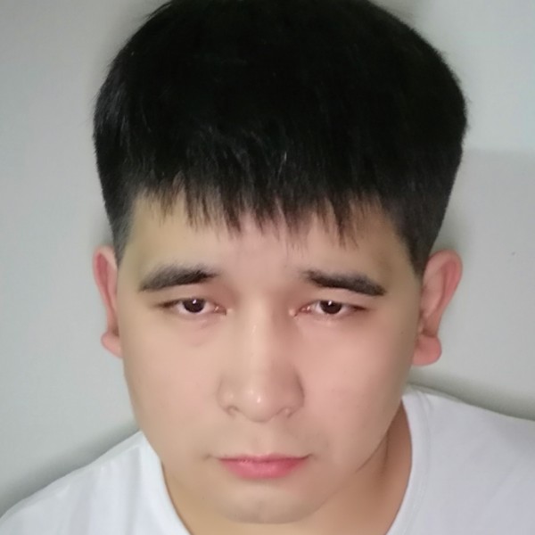 温婉拿龙猫的照片