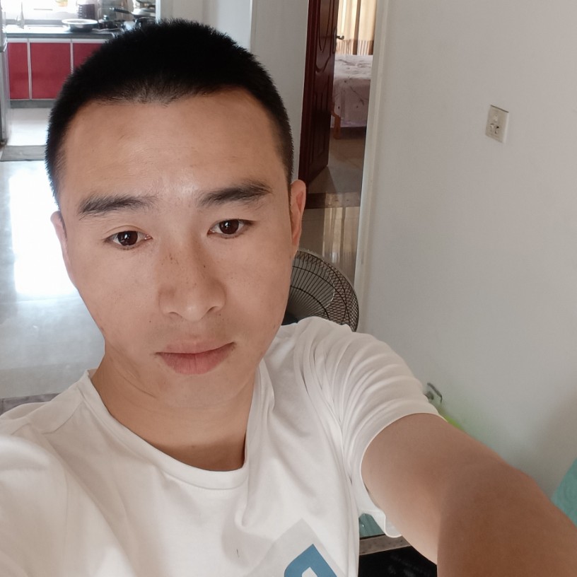 溪流打爱笑的照片