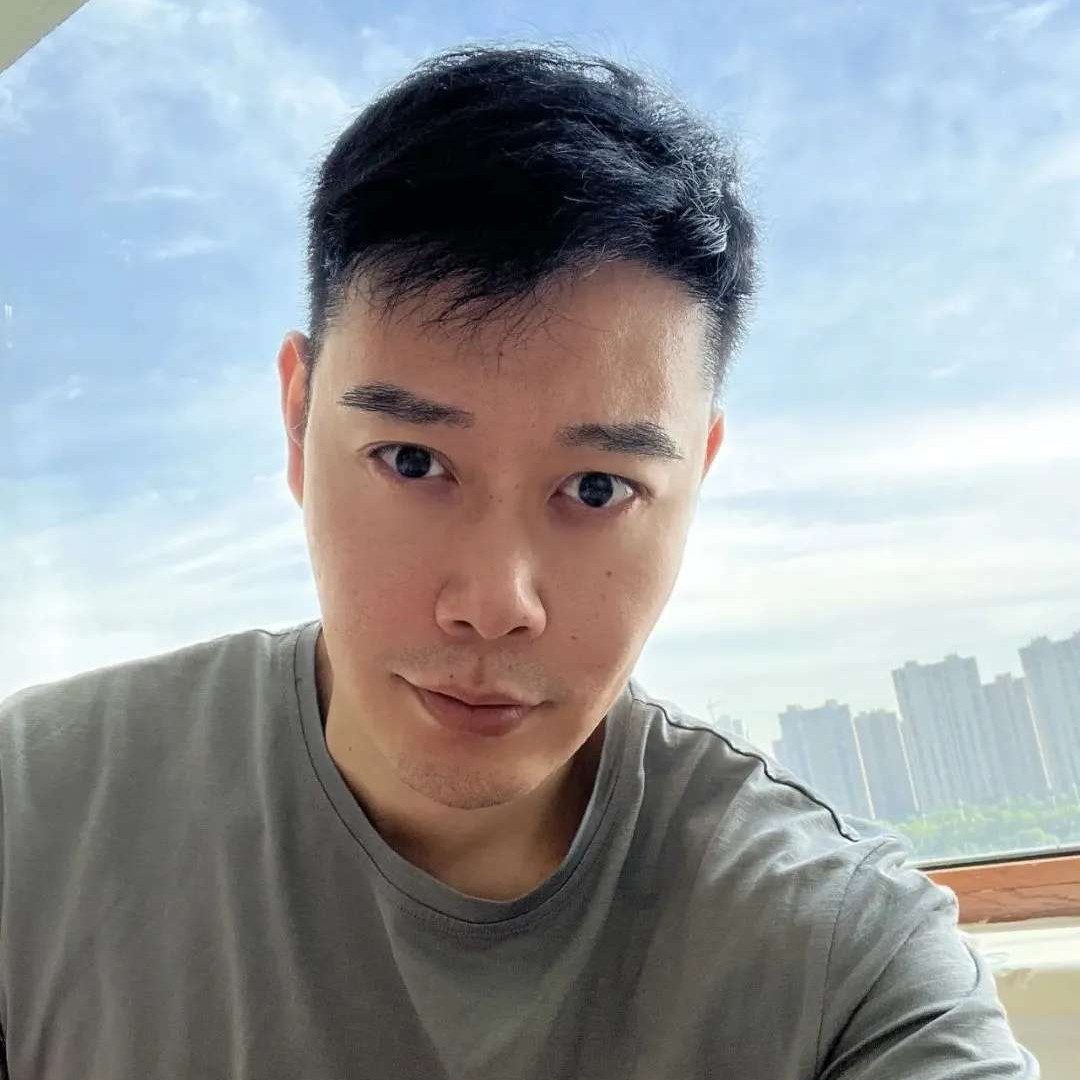 腾空飞翔的照片