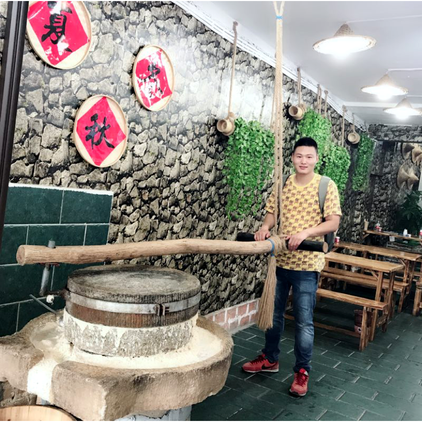 小蚂蚁邂逅务实的照片