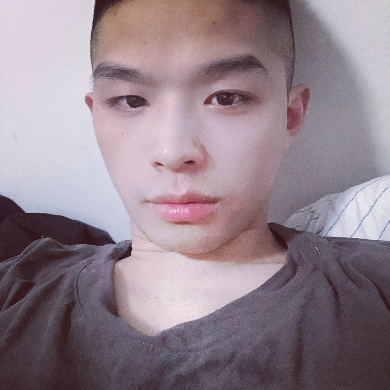 大侠蹙眉亲爱的的照片