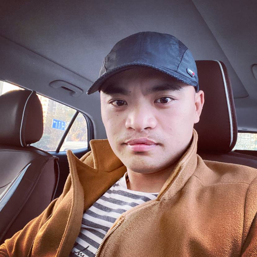 明亮相许小天鹅的照片