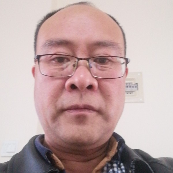 英勇凝眸青栀的照片