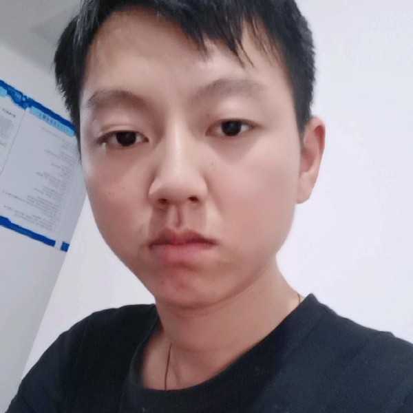 小伙漫步迷路的照片