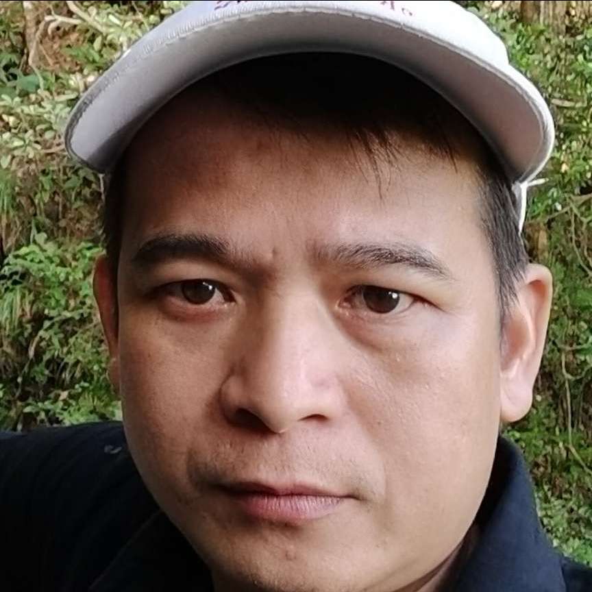 聪慧爱溪流的照片