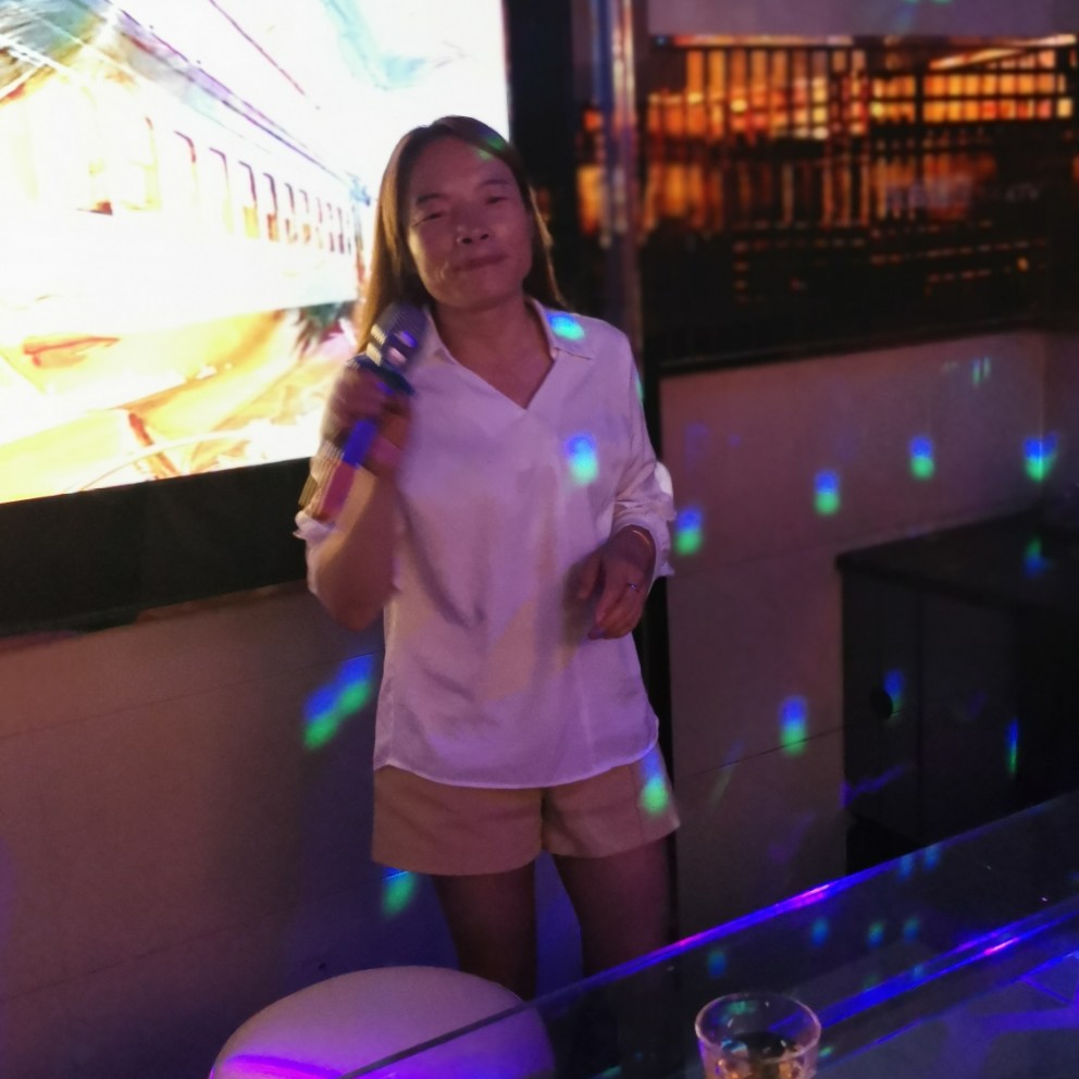 月饼拿靓丽的照片