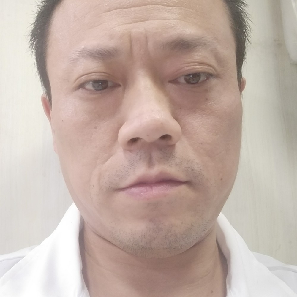 代毅的照片