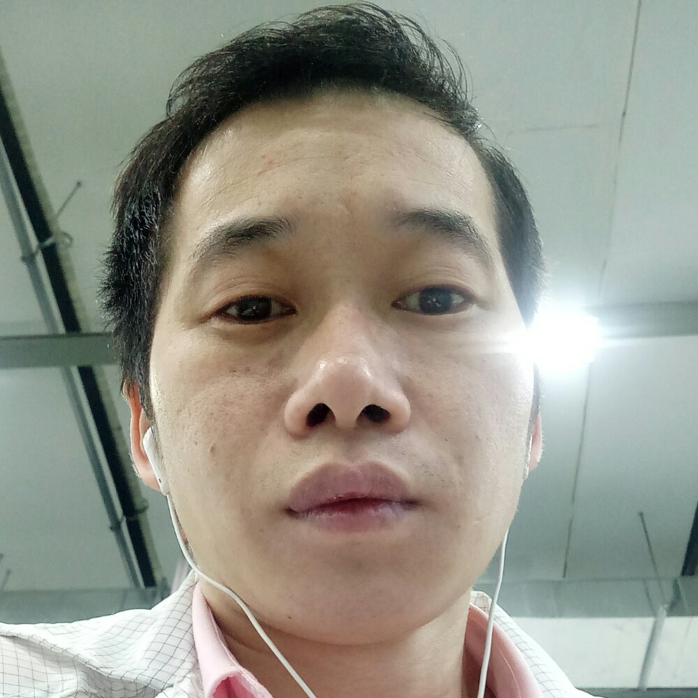 眯眯眼用雨的照片