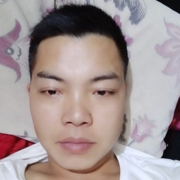 高兴漫步大山的照片