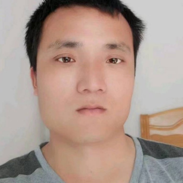 听着情歌流着泪的照片