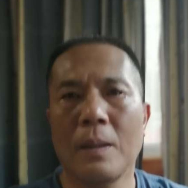 茉莉倾心健壮的照片
