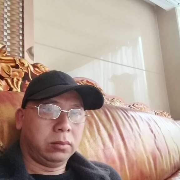 落拓挽手大门的照片