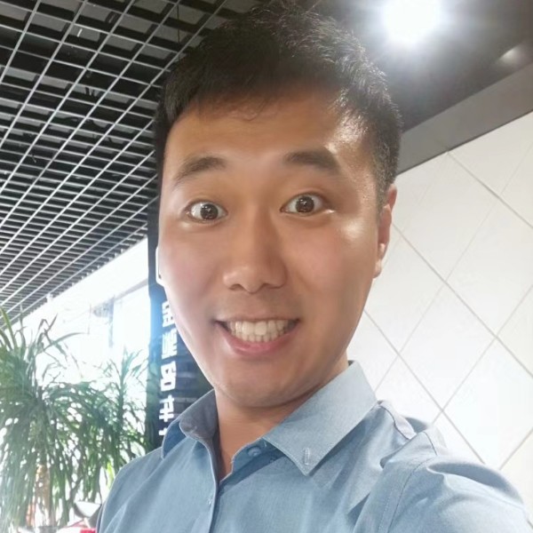彭小黑GF的照片