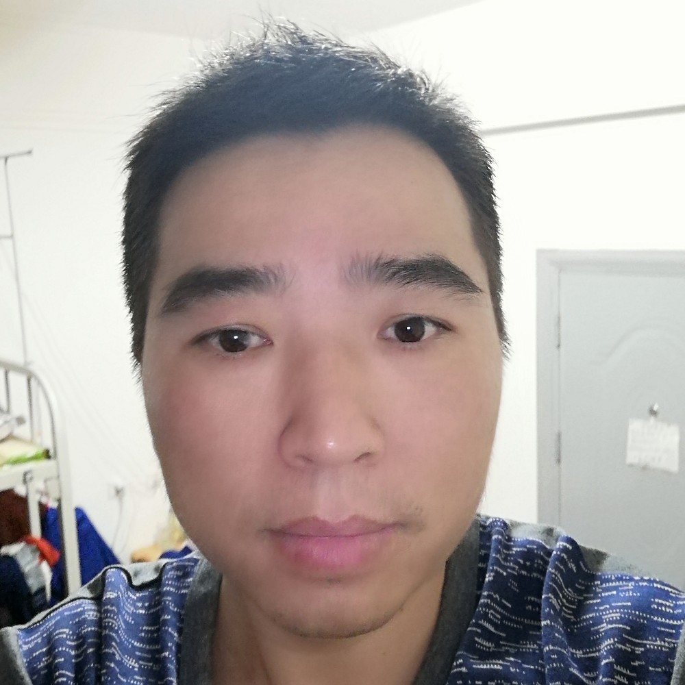 眯眯眼用钢笔的照片