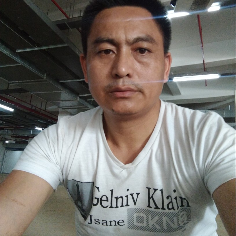 中心挽手喜悦的照片