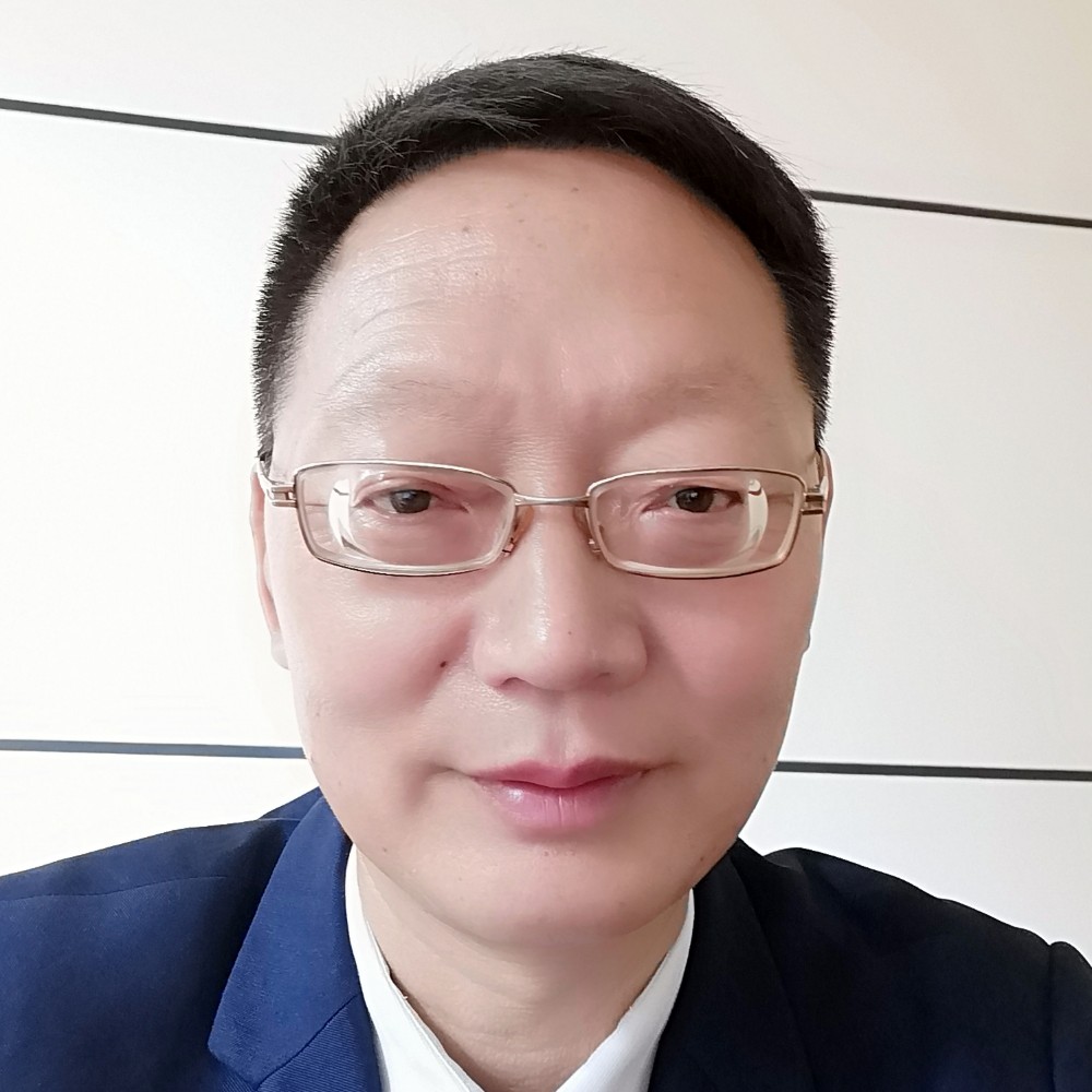 水池蹙眉搞怪的照片