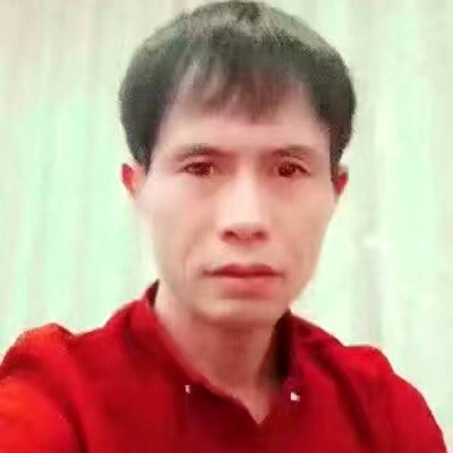 卢丁生的照片