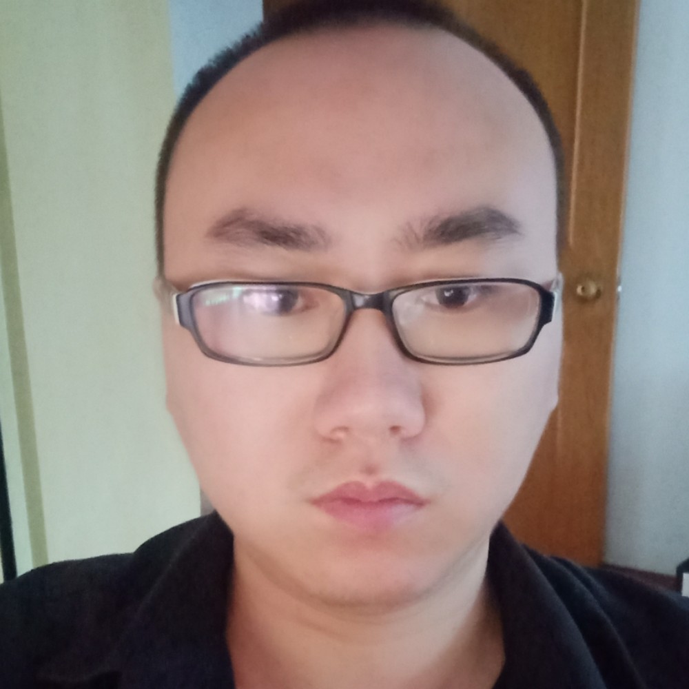 开心回眸含羞草的照片