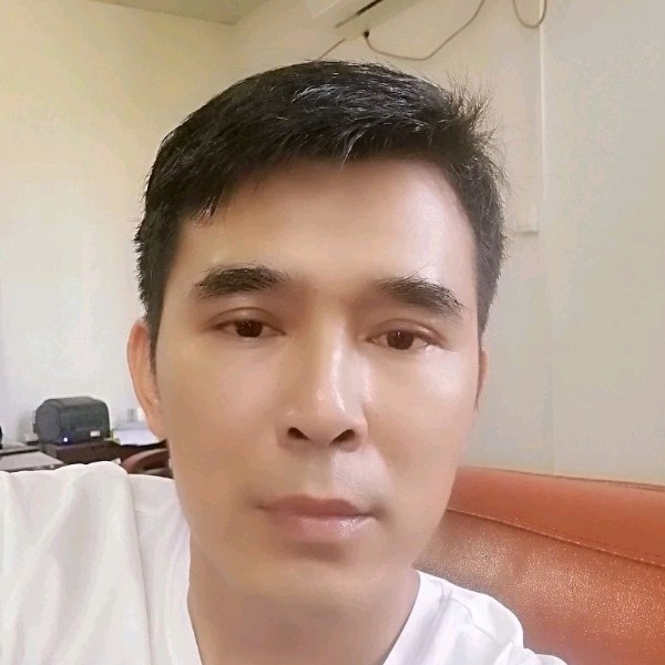 苹果园的快乐的照片