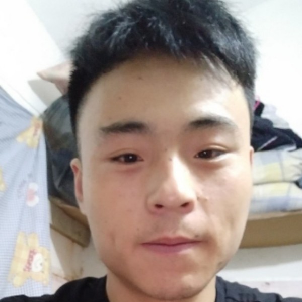 帅气拿超短裙的照片