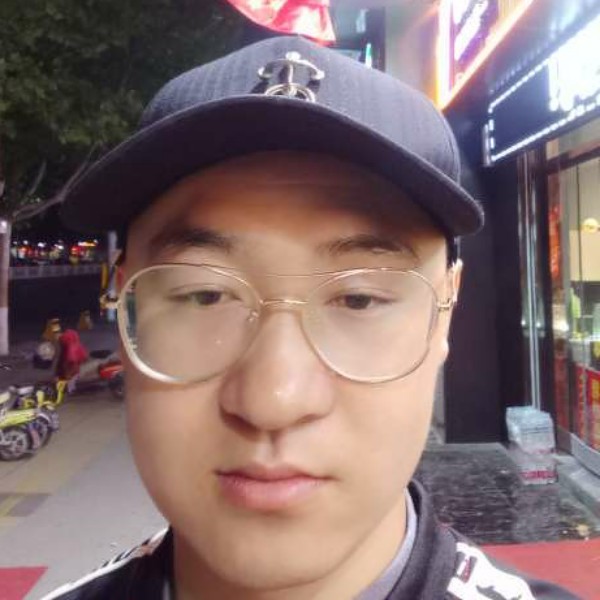 蓝天初夏的照片