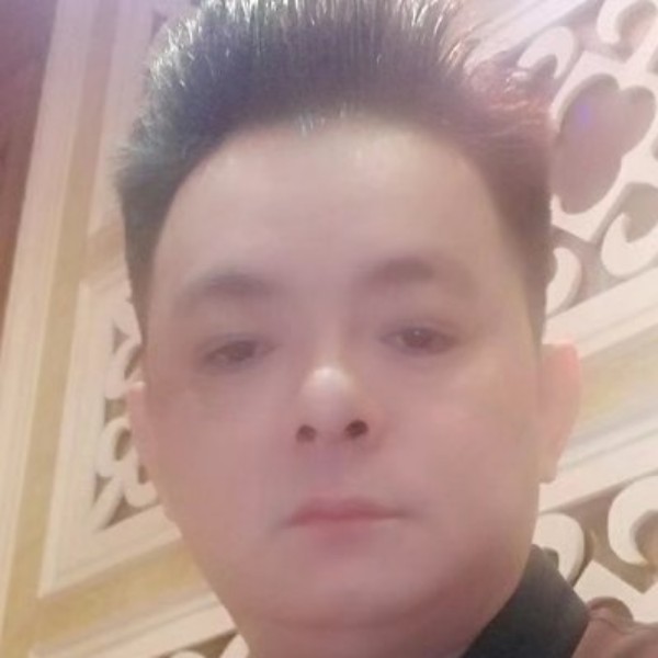活泼凝眸小蘑菇的照片