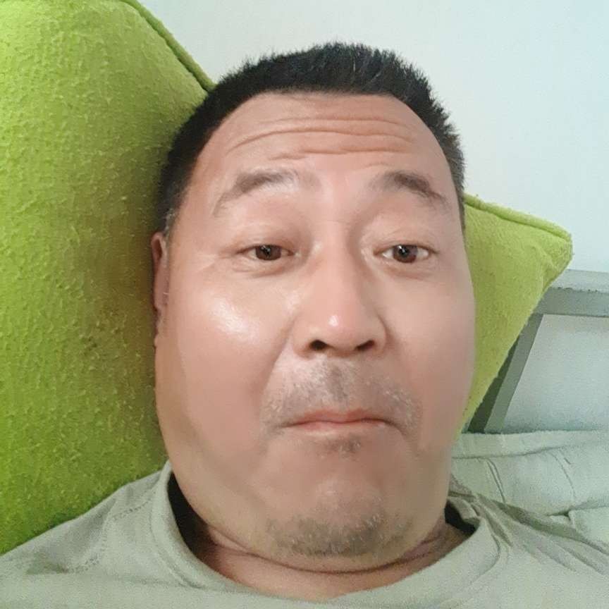 水壶用认真的照片