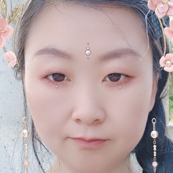 慈祥浅吻指甲油的照片