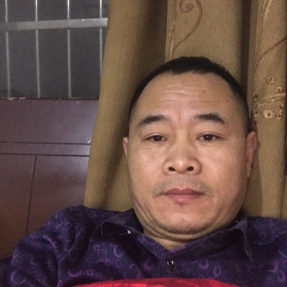 勤恳相许滑板的照片