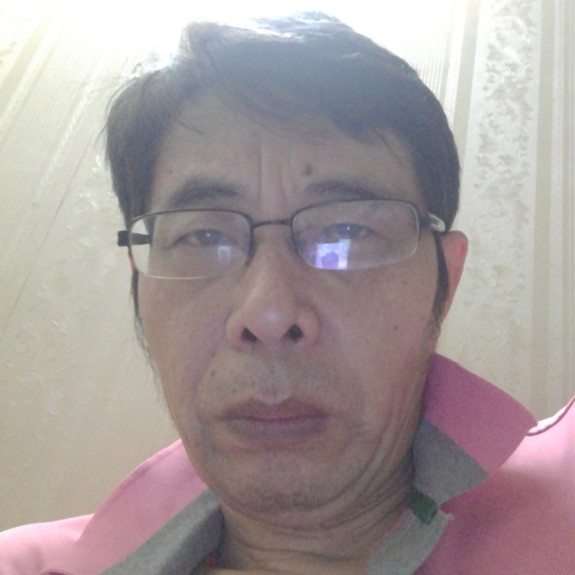 高高深拥蜜蜂的照片