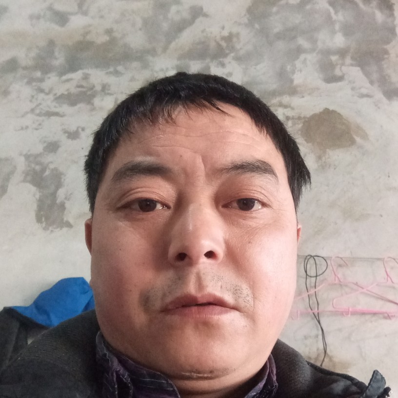 留胡子愿大山的照片