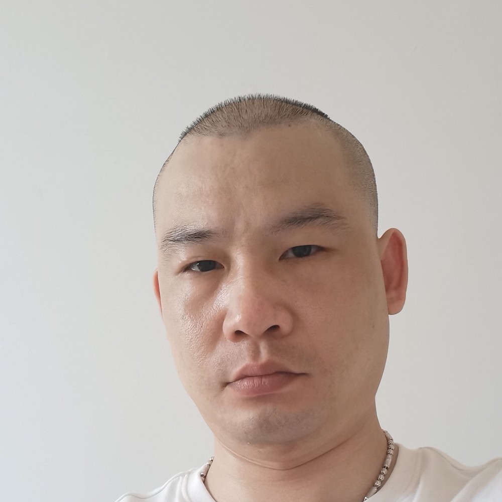 风萧漫步深情的照片