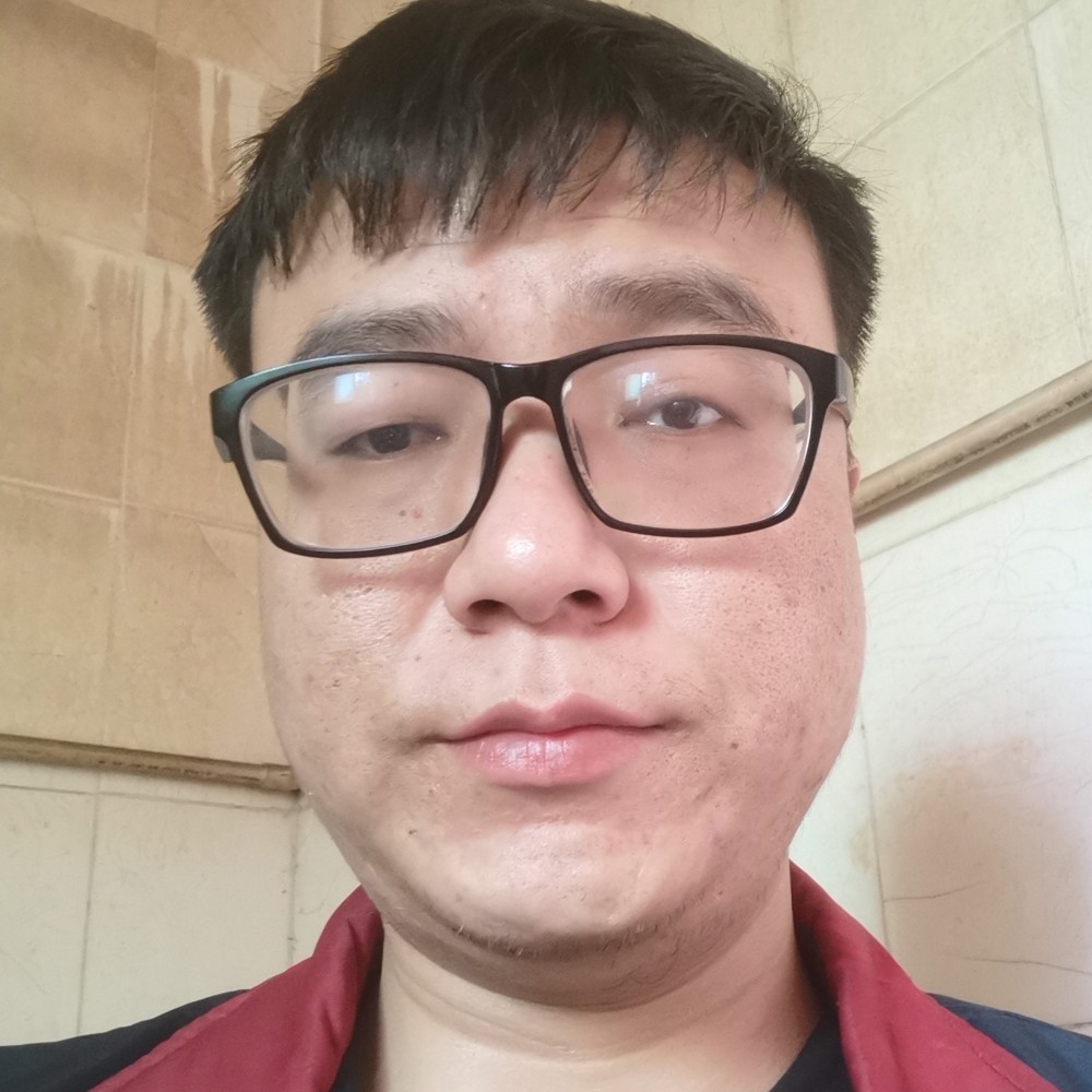 逐风深拥兴奋的照片