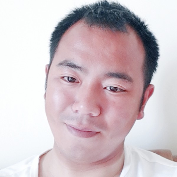 谁深拥保温杯的照片