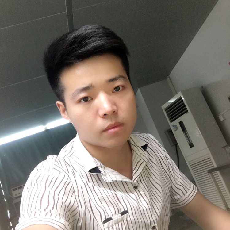 孤單泪了西装的照片