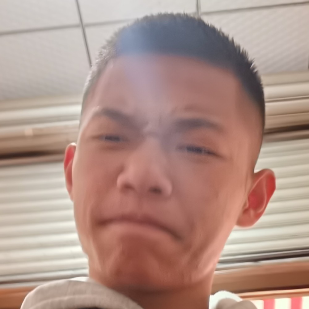淡定浅吻楼房的照片