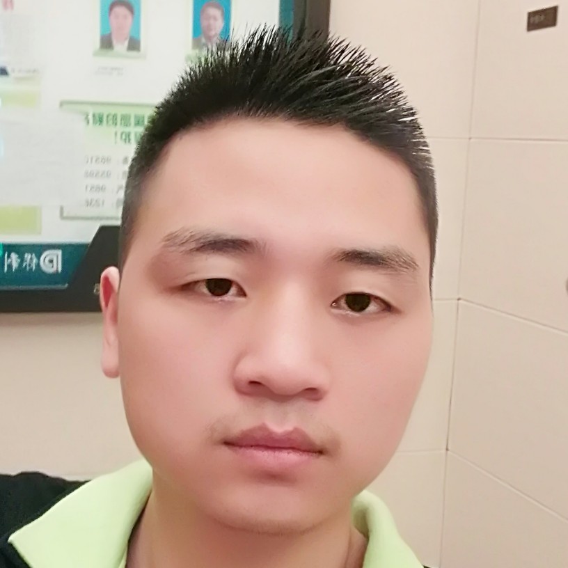 顺利拿星星的照片