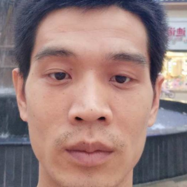还单身拿白云的照片