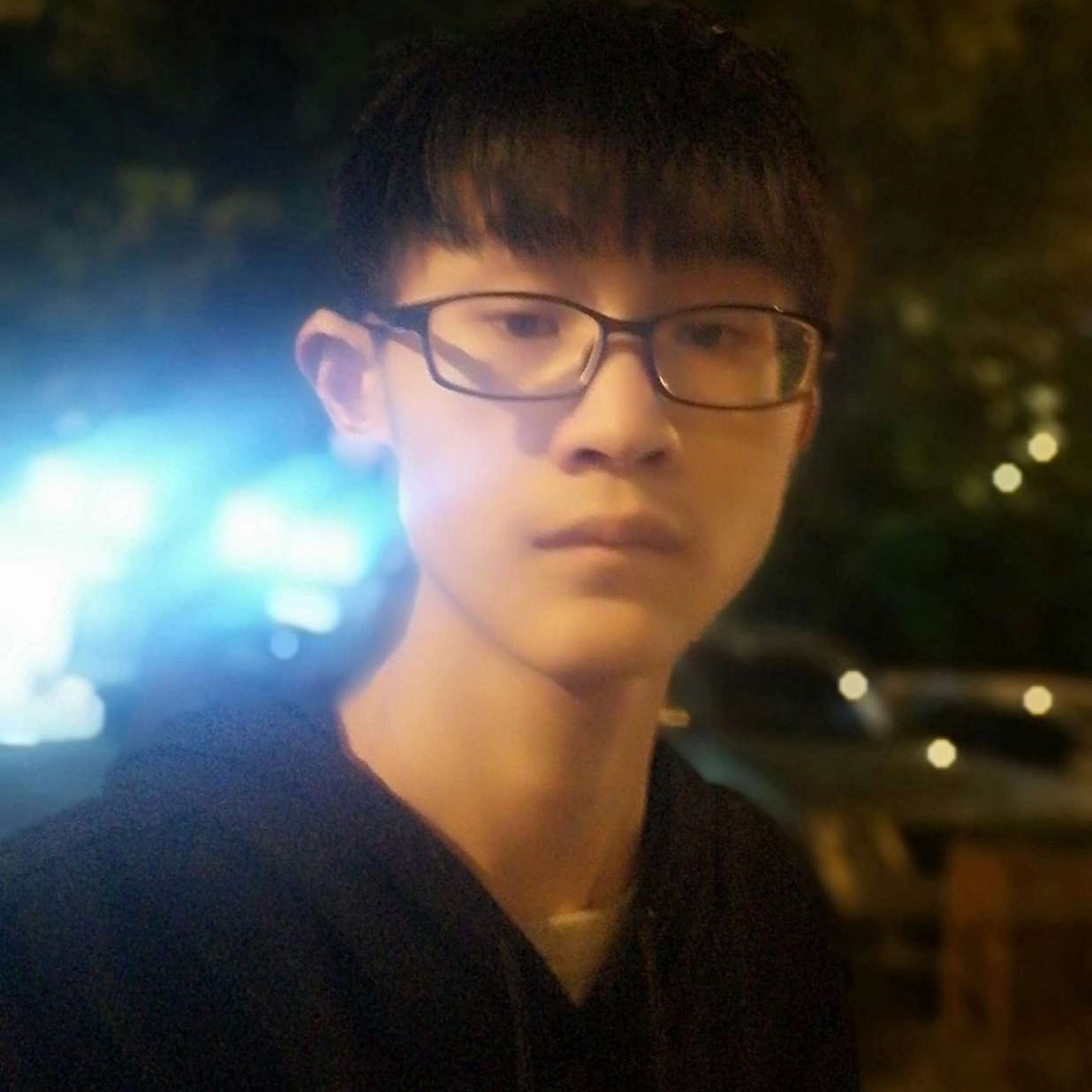戒指高贵嗯的照片