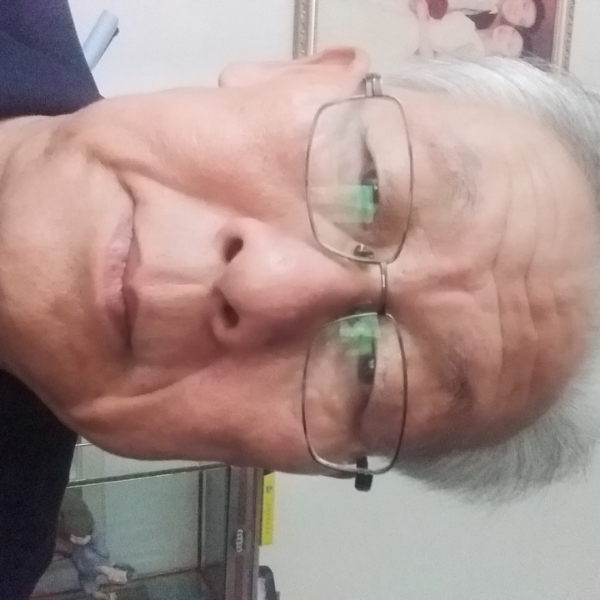 冷眸羞涩的照片