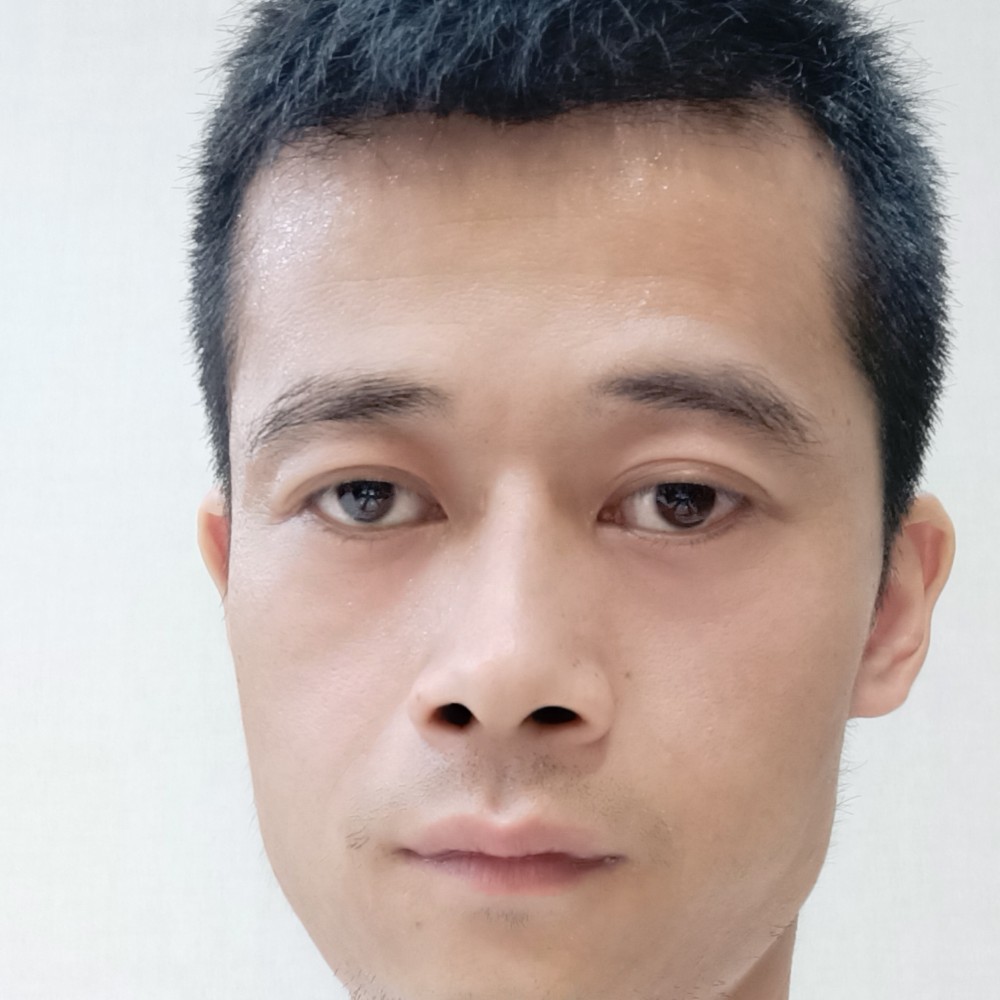 帅哥拿等待的照片