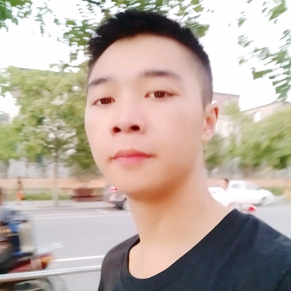 孤独的大男孩的照片