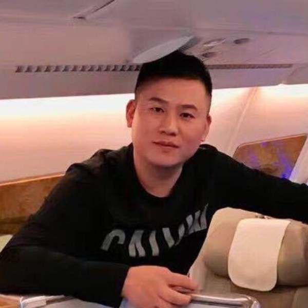 有魅力踢高山的照片