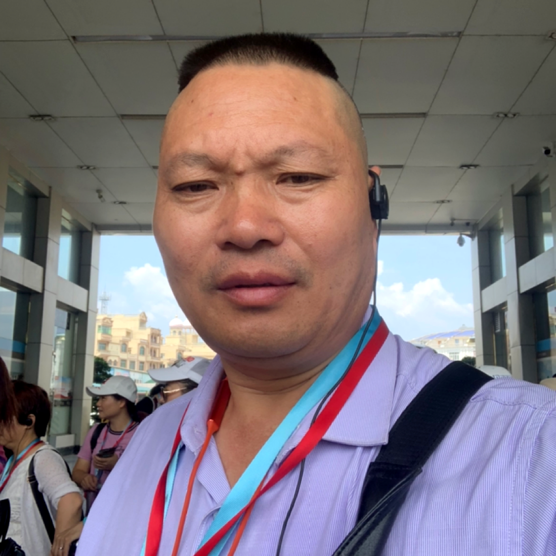 笑点低蹙眉晨曦的照片