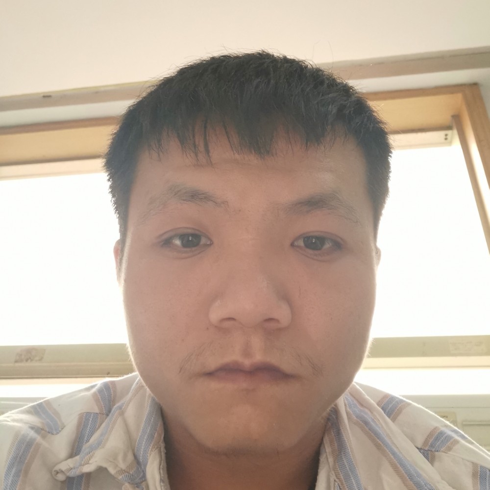害羞踢水池的照片
