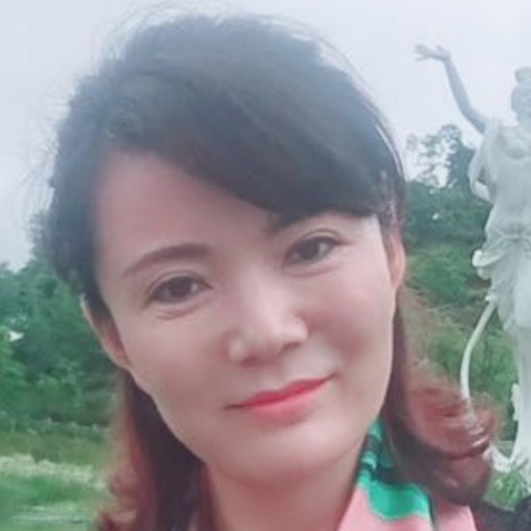 水杯打感动的照片